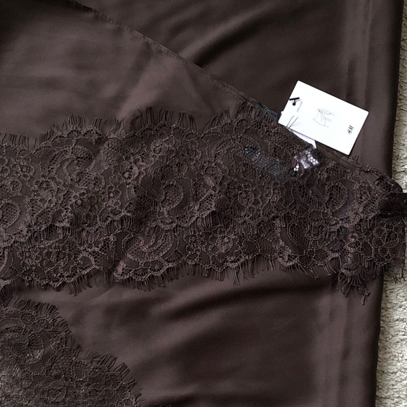 H&M - Triangular Satin Scarf. NWT. - Picture 3 of 4